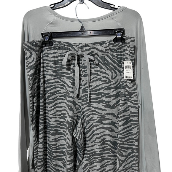 FLORA & JENNI PAJAMA MIXED LOUNGE SLEEP SET GRAY SHIRT ANIMAL PRINT JOGGER LARGE - Picture 9 of 15